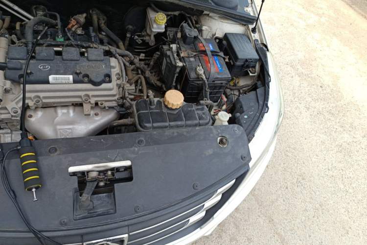 Used Baojun 310 2017 1.5L automatic comfort version Engine Bay Left