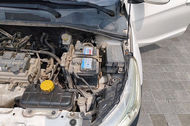 Used Baojun 310 2017 1.5L Automatic Fashion Model Engine Bay Left