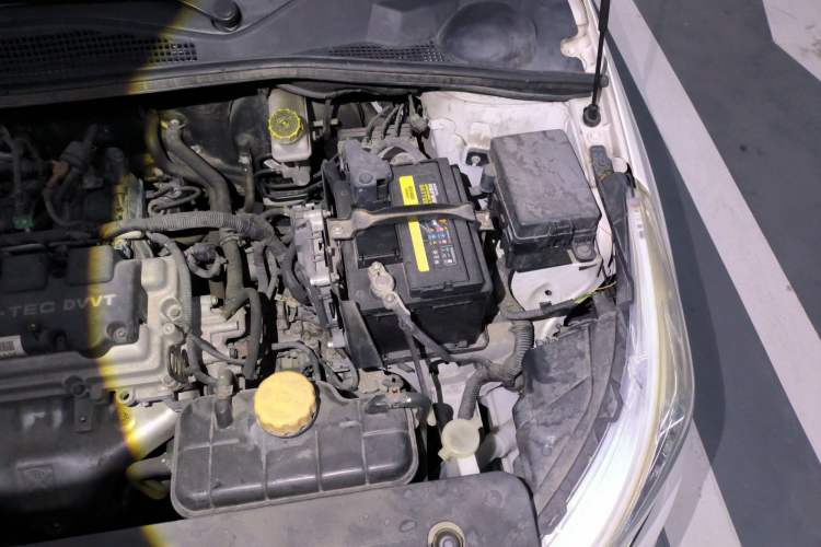 Used Baojun 310 2017 1.5L Automatic Fashion Model Engine Bay Left