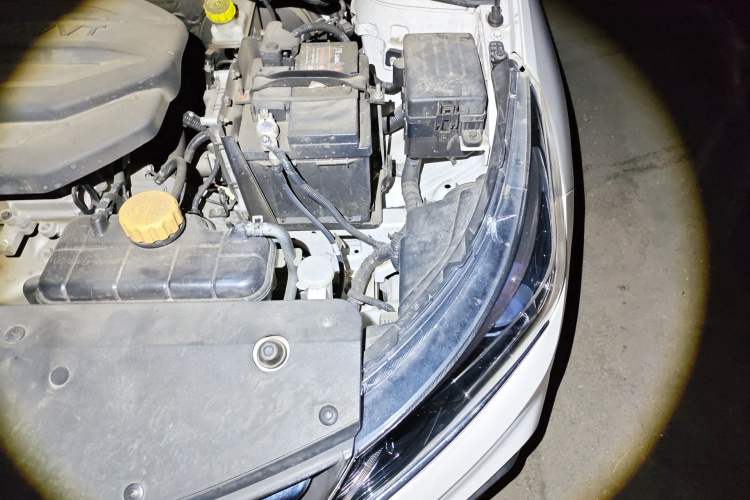 Used Baojun 310 2017 1.5L Automatic Luxury Model Engine Bay Left