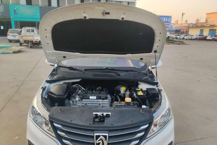 Used Baojun 310 2017 1.5L Manual Fashion Model Engine Bay