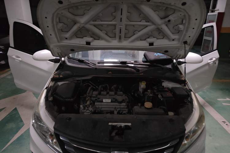 Used Baojun 310 2017 1.5L automatic comfort version Engine Bay