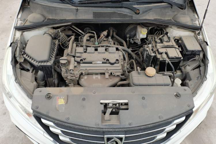 Used Baojun 310 2017 1.5L Automatic Fashion Model Engine Bay