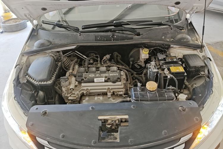 Used Baojun 310 2017 1.5L Automatic Fashion Model Engine Bay