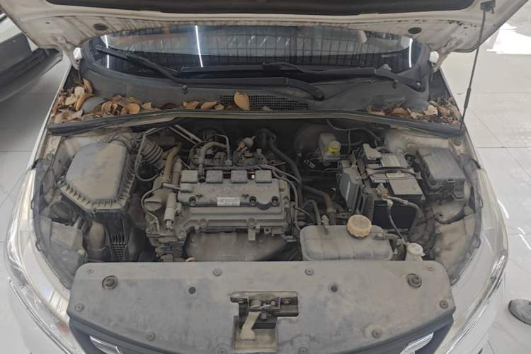 Used Baojun 310 2017 1.5L Manual Fashion Model Engine Bay