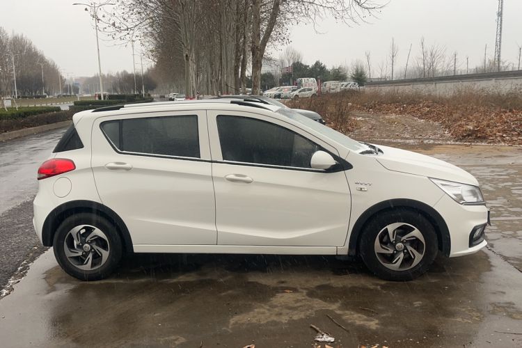 Used Baojun 310 2017 1.5L Automatic Fashion Model Exterior 2