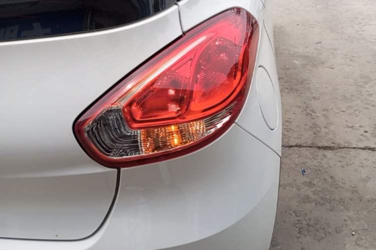 Used Baojun 310 2017 1.5L Manual Fashion Model Exterior 3