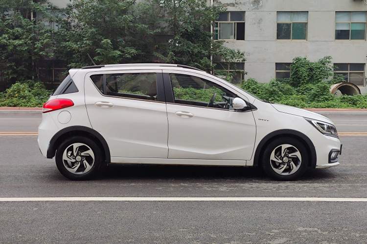 Used Baojun 310 2017 1.5L Automatic Luxury Model Exterior 3
