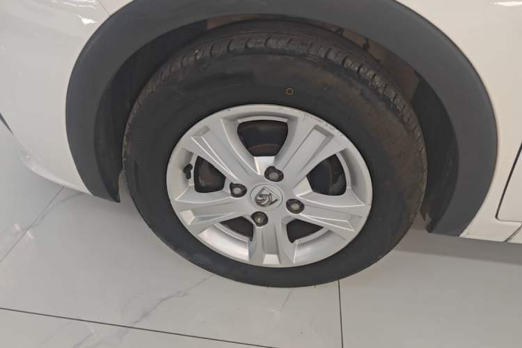 Used Baojun 310 2017 1.5L Manual Fashion Model Exterior 4