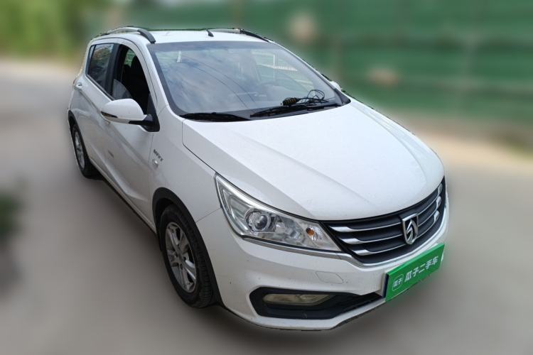 Used Baojun 310 2017 1.5L automatic comfort version Front Right 45 Deg
