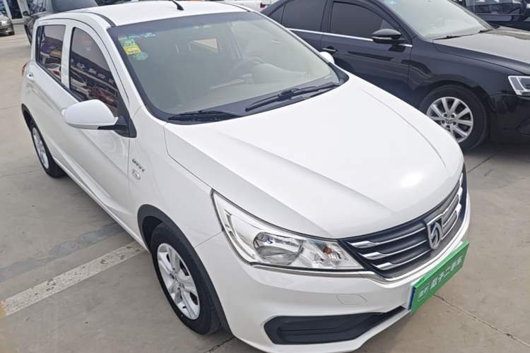 Used Baojun 310 2017 1.5L automatic comfort version Front Right 45 Deg