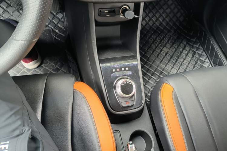 Used Baojun 310 2017 1.5L Automatic Luxury Model Gear Lever