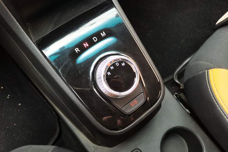 Used Baojun 310 2017 1.5L Automatic Fashion Model Gear Lever