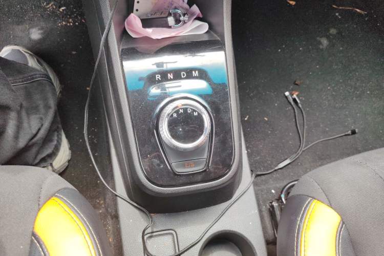 Used Baojun 310 2017 1.5L Automatic Fashion Model Gear Lever