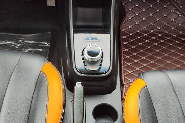 Used Baojun 310 2017 1.5L Automatic Luxury Model Gear Lever