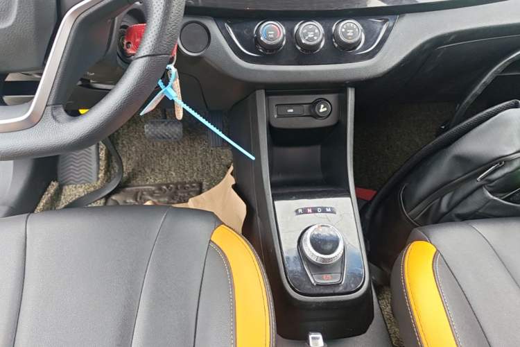 Used Baojun 310 2017 1.5L Automatic Luxury Model Gear Lever