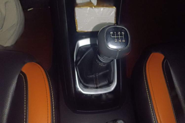 Used Baojun 310 2017 1.5L Manual Luxury Model Gear Lever