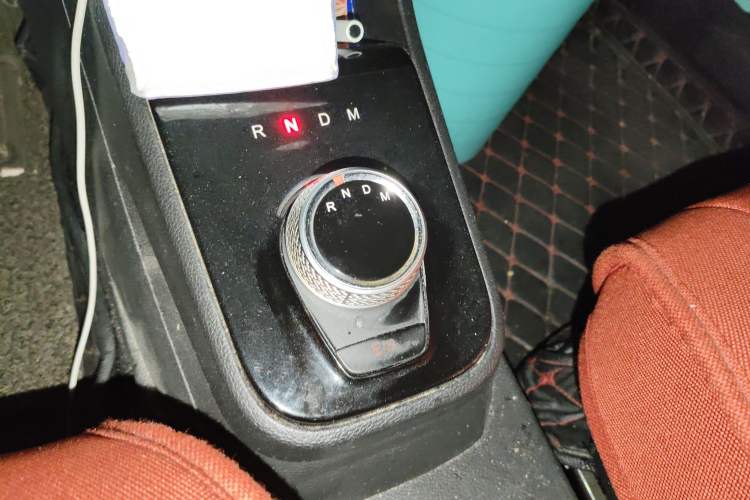 Used Baojun 310 2017 1.5L Automatic Luxury Model Gear Lever
