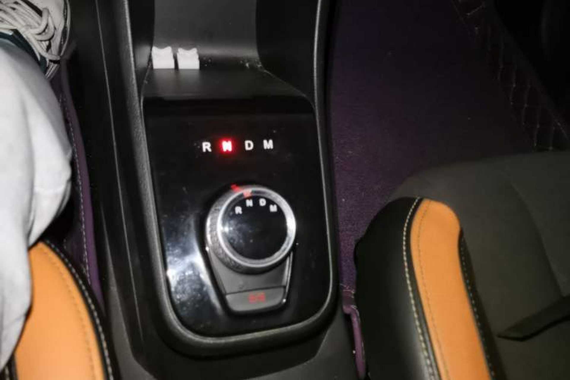 Used Baojun 310 2017 1.5L Automatic Fashion Model Gear Lever