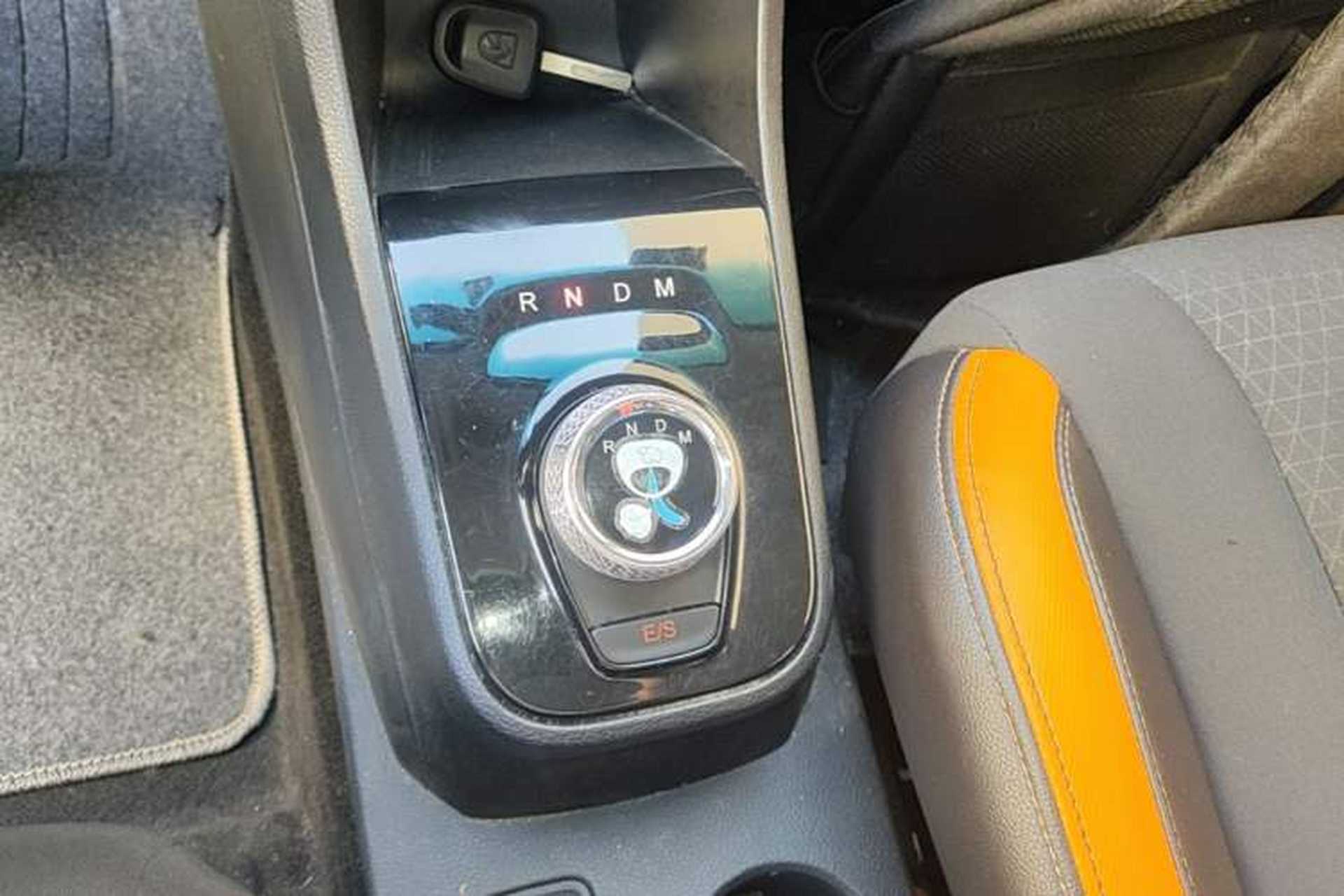Used Baojun 310 2017 1.5L Automatic Fashion Model Gear Lever