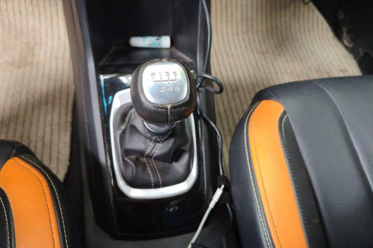 Used Baojun 310 2017 1.5L Manual Luxury Model Gear Lever