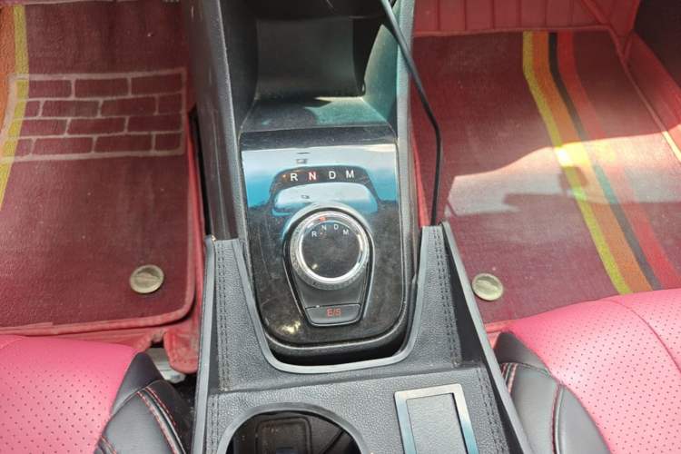 Used Baojun 310 2017 1.5L automatic comfort version Gear Lever