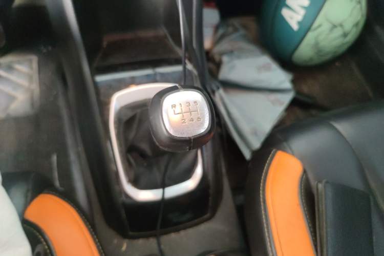Used Baojun 310 2017 1.5L Manual Luxury Model Gear Lever