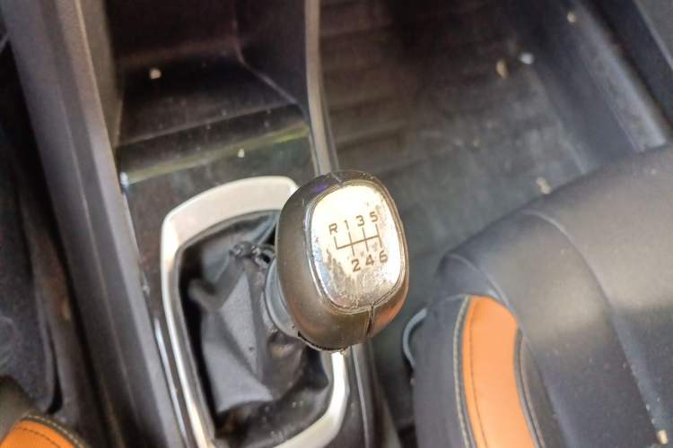 Used Baojun 310 2017 1.5L Manual Luxury Model Gear Lever