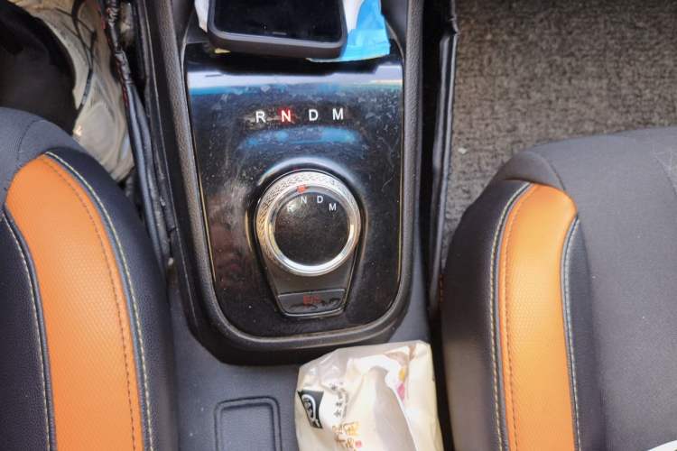 Used Baojun 310 2017 1.5L Automatic Fashion Model Gear Lever