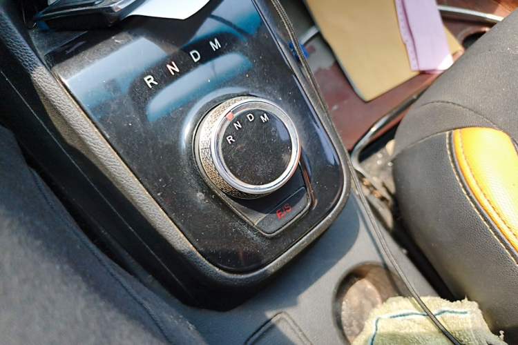 Used Baojun 310 2017 1.5L Automatic Fashion Model Gear Lever