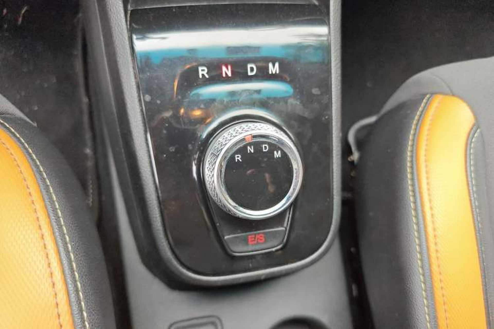 Used Baojun 310 2017 1.5L Automatic Fashion Model Gear Lever