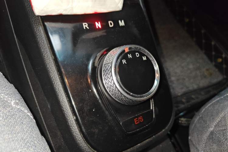 Used Baojun 310 2017 1.5L automatic comfort version Gear Lever