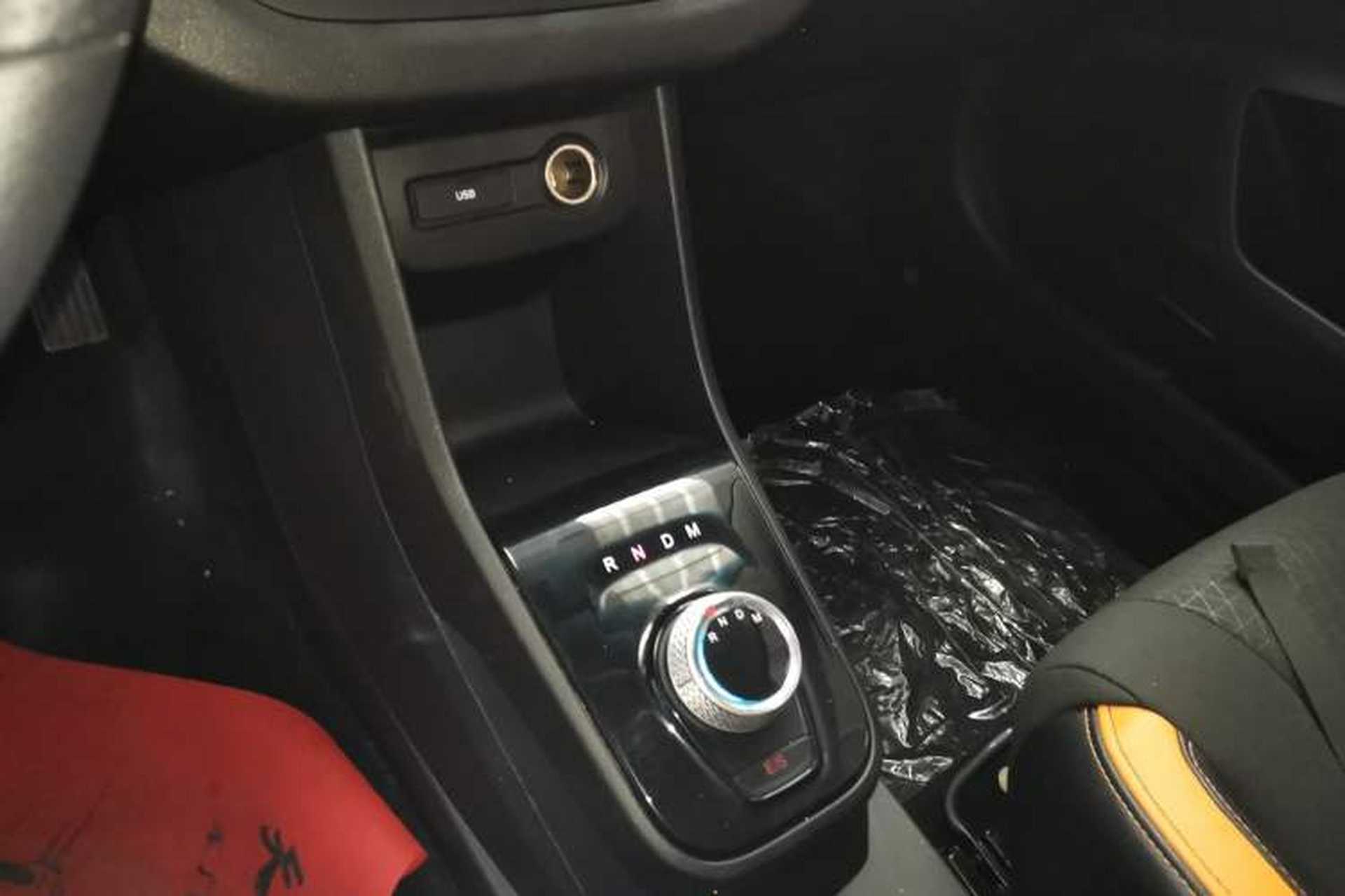 Used Baojun 310 2017 1.5L Automatic Fashion Model Gear Lever