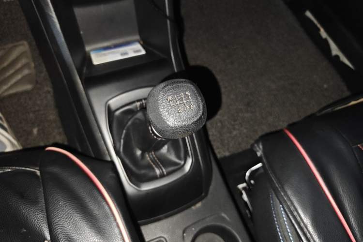 Used Baojun 310 2017 1.5L manual Comfort trim Gear Lever