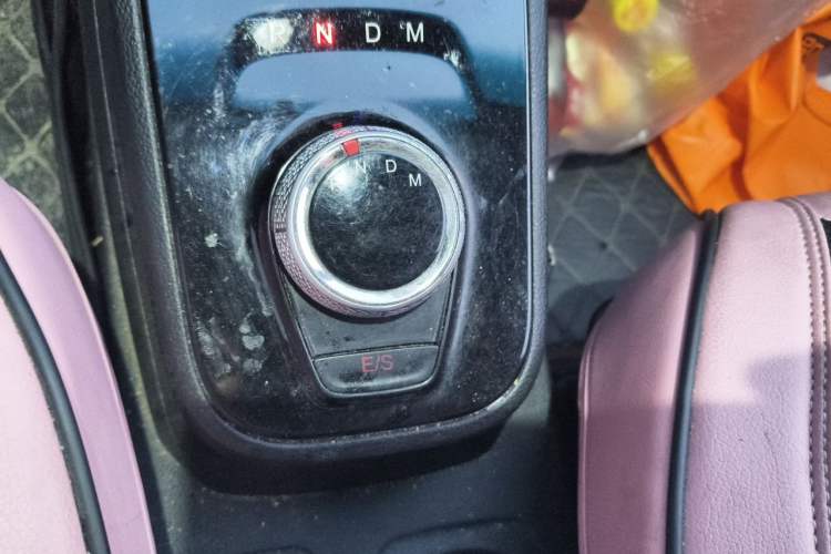 Used Baojun 310 2017 1.5L automatic comfort version Gear Lever