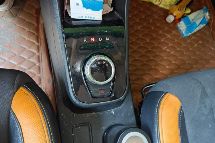 Used Baojun 310 2017 1.5L Automatic Fashion Model Gear Lever