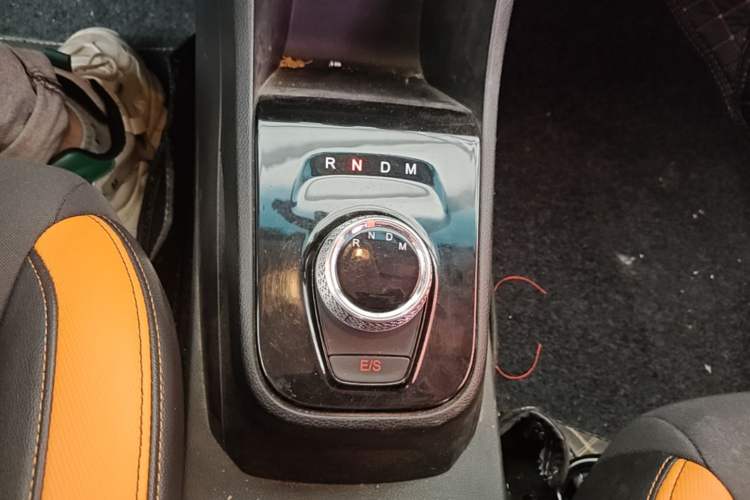 Used Baojun 310 2017 1.5L Automatic Fashion Model Gear Lever