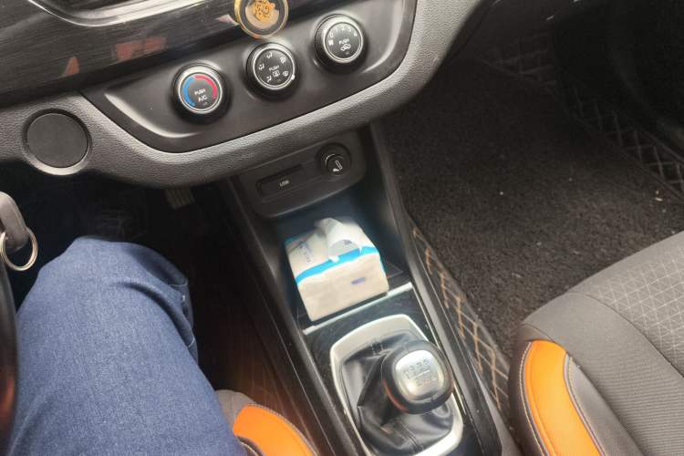 Used Baojun 310 2017 1.5L Manual Fashion Model Gear Lever