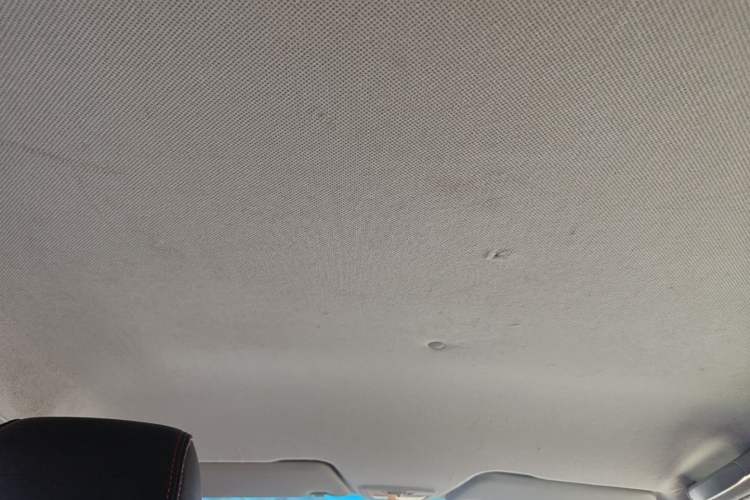 Used Baojun 310 2017 1.5L automatic comfort version Headliner