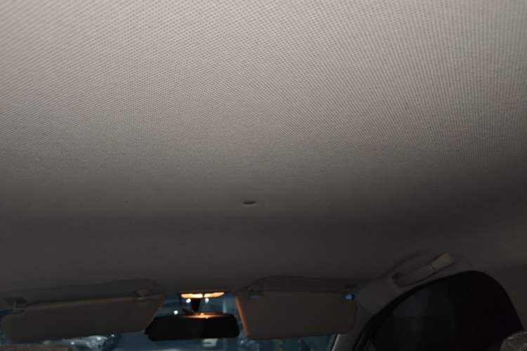 Used Baojun 310 2017 1.5L automatic comfort version Headliner