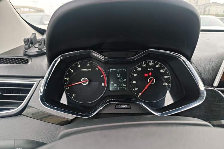 Used Baojun 310 2017 1.5L Automatic Luxury Model Instrument Cluster