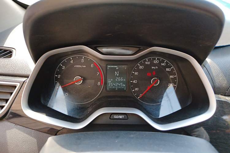 Used Baojun 310 2017 1.5L Automatic Fashion Model Instrument Cluster