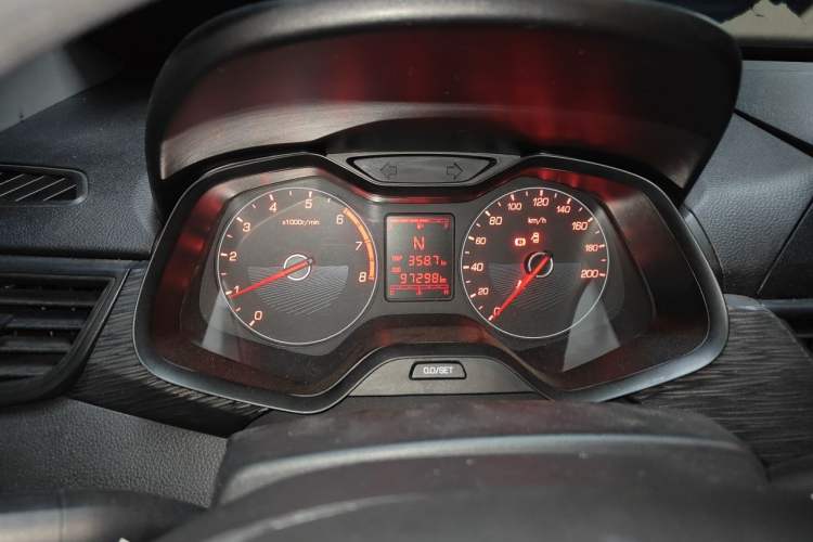 Used Baojun 310 2017 1.5L automatic comfort version Instrument Cluster