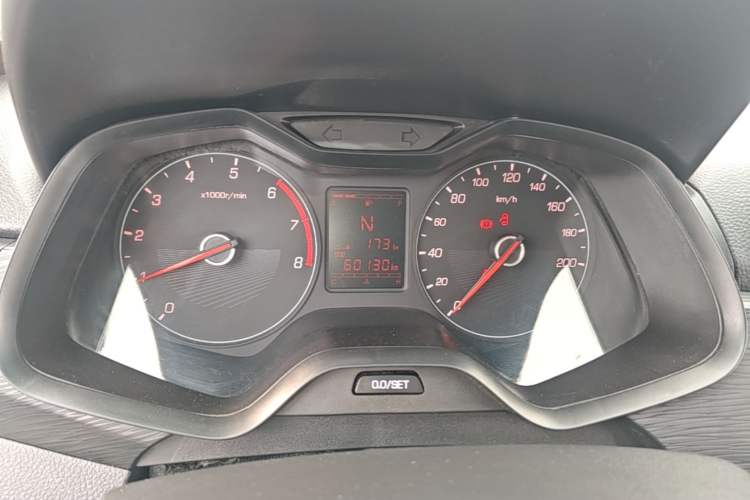 Used Baojun 310 2017 1.5L automatic comfort version Instrument Cluster