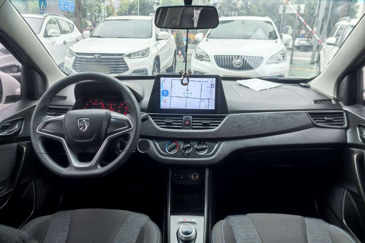 Used Baojun 310 2017 1.5L automatic comfort version Interior 1