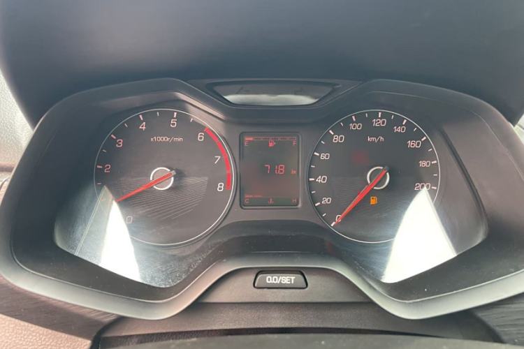 Used Baojun 310 2017 1.5L manual Comfort trim Interior 1