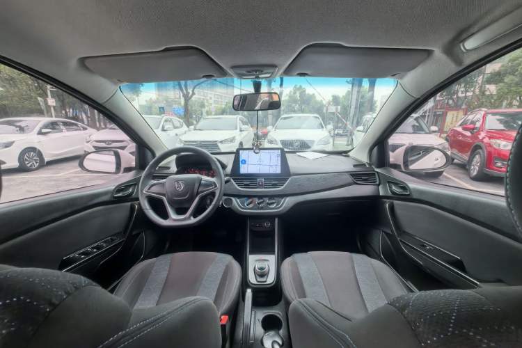 Used Baojun 310 2017 1.5L automatic comfort version Interior 14