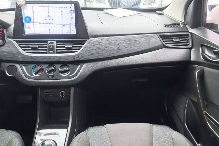 Used Baojun 310 2017 1.5L automatic comfort version Interior 15