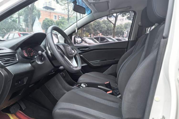 Used Baojun 310 2017 1.5L automatic comfort version Interior 2