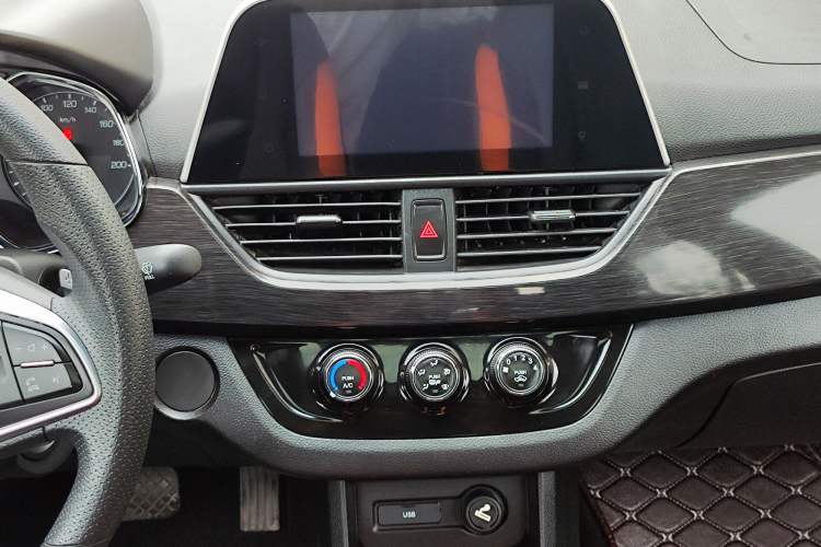 Used Baojun 310 2017 1.5L Automatic Luxury Model Interior 2